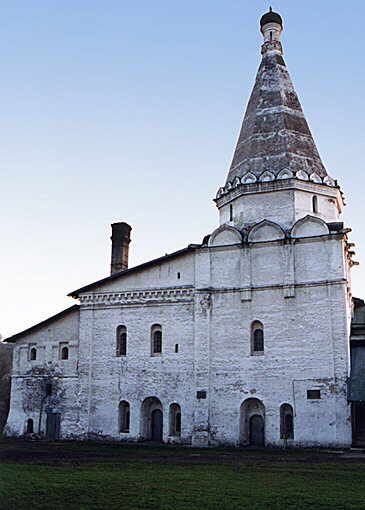 Старица. Успенский монастырь. Церковь Введения. XVI век