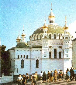 Киево-Печерская лавра. Трапезная палата с церковью